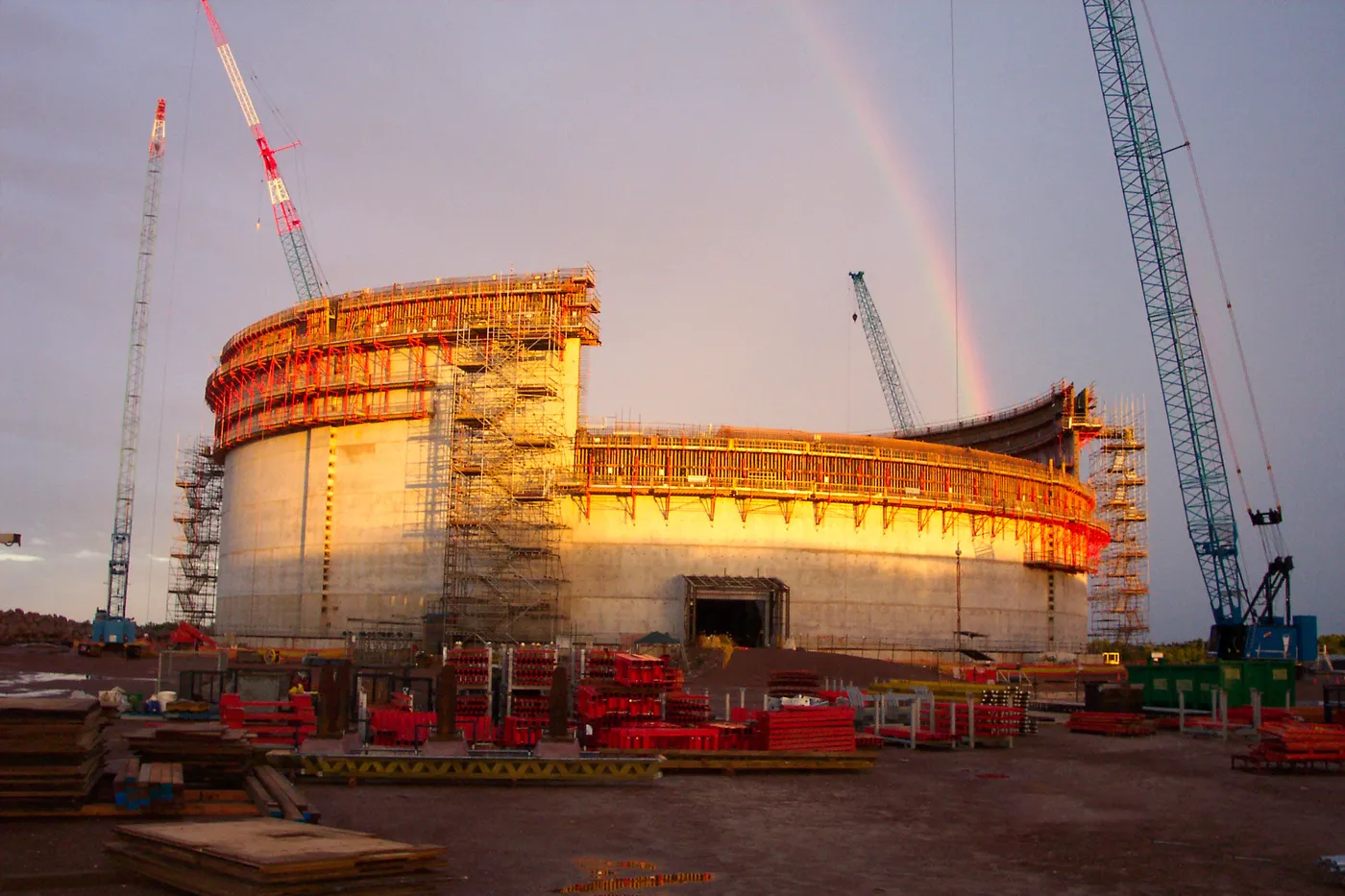 LNG Outer Containment Tank